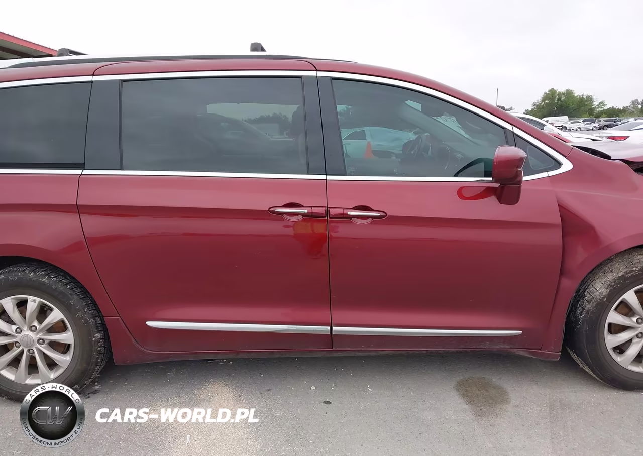 2019 Chrysler Pacifica Touring L VIN:2C4RC1BG2KR624745 - 12