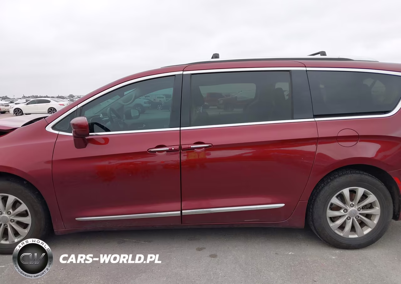 2019 Chrysler Pacifica Touring L VIN:2C4RC1BG2KR624745 - 13