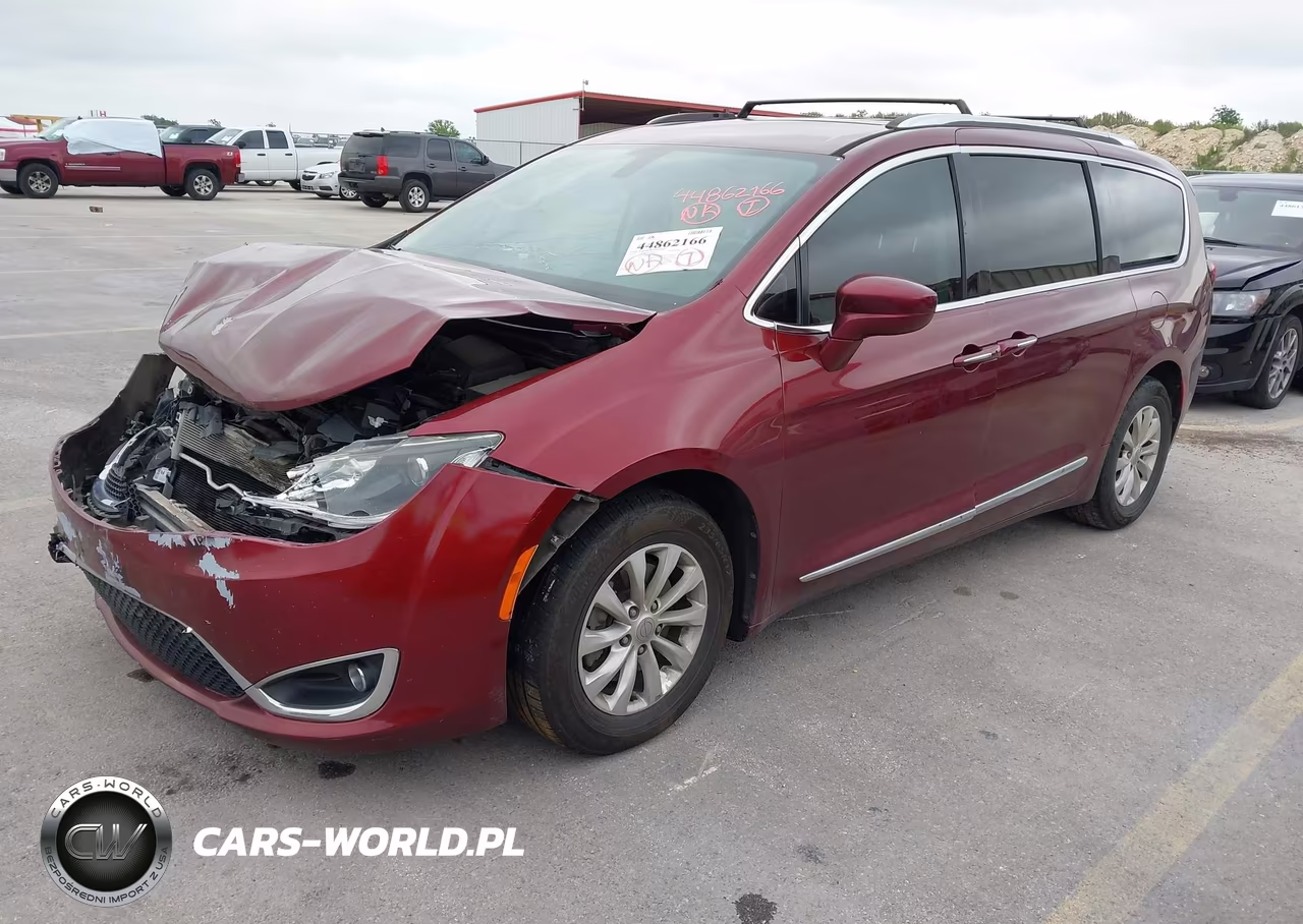 2019 Chrysler Pacifica Touring L VIN:2C4RC1BG2KR624745 - 2