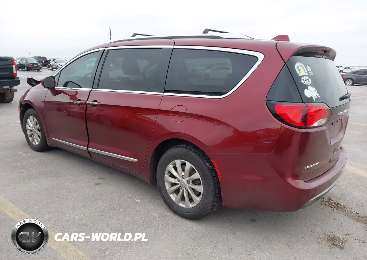 2019 Chrysler Pacifica Touring L VIN:2C4RC1BG2KR624745 - 3