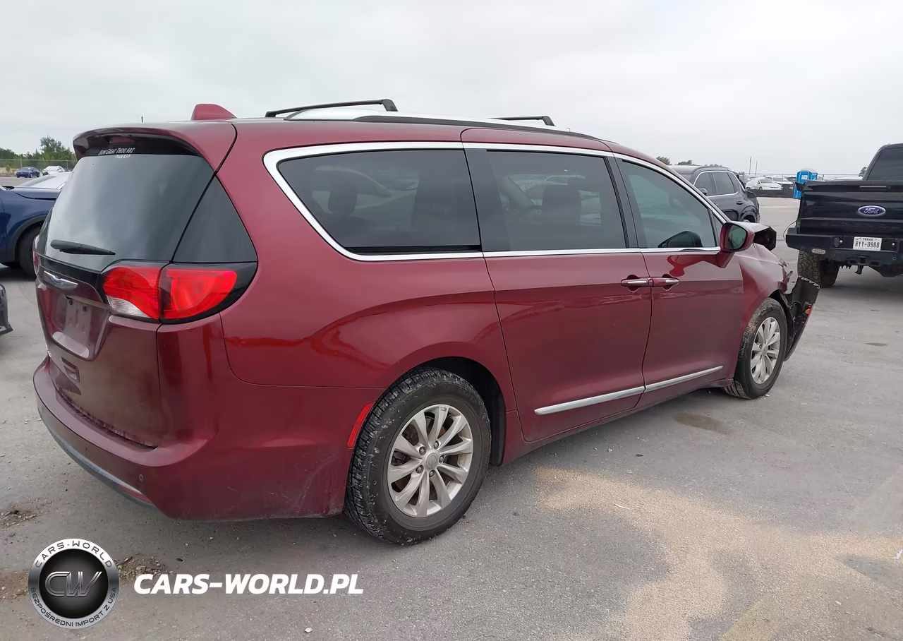 2019 Chrysler Pacifica Touring L VIN:2C4RC1BG2KR624745 - 4
