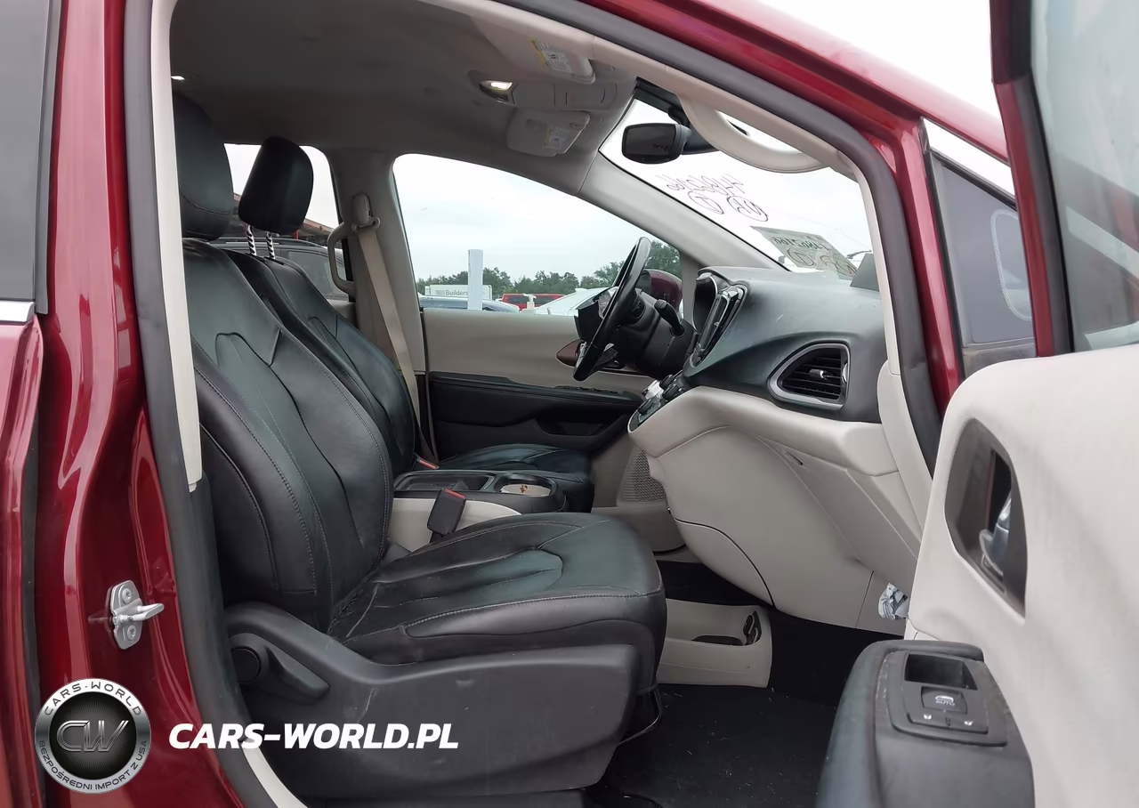 2019 Chrysler Pacifica Touring L VIN:2C4RC1BG2KR624745 - 5