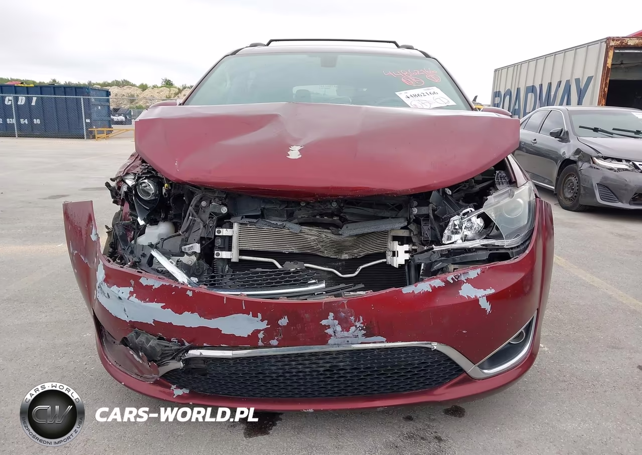 2019 Chrysler Pacifica Touring L VIN:2C4RC1BG2KR624745 - 6