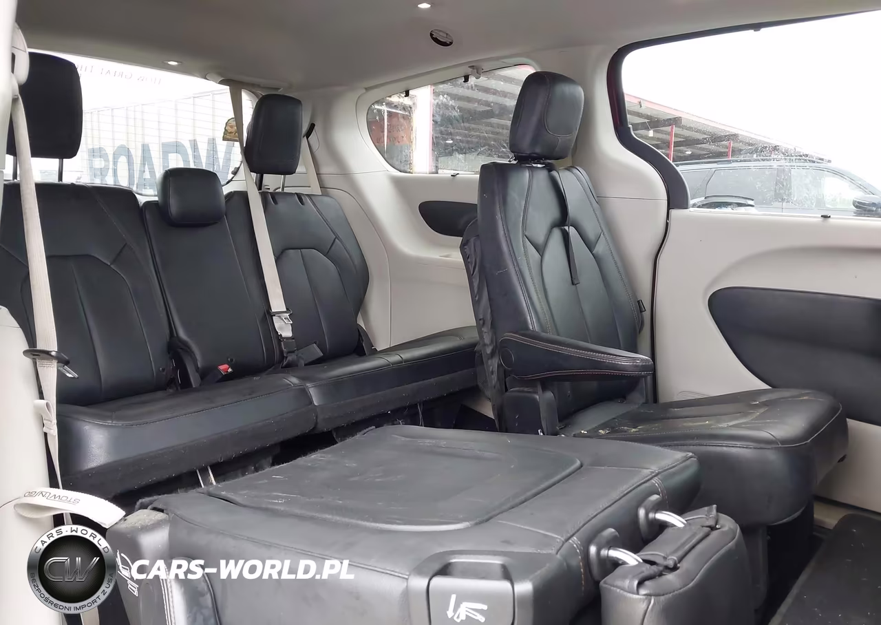 2019 Chrysler Pacifica Touring L VIN:2C4RC1BG2KR624745 - 8