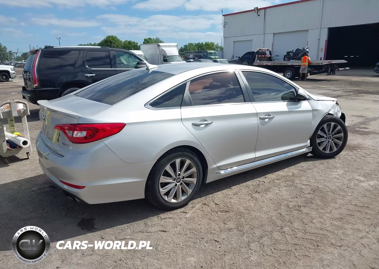 2017 Hyundai Sonata Sport VIN:5NPE34AF4HH592573 - 4