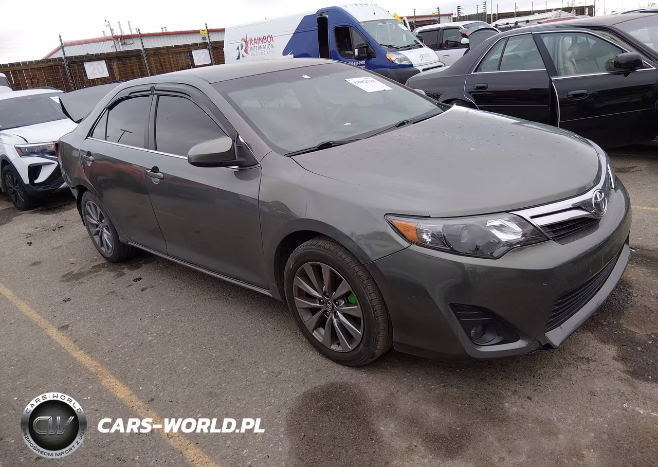 2012 Toyota Camry Le – zdjęcie 1 z 15