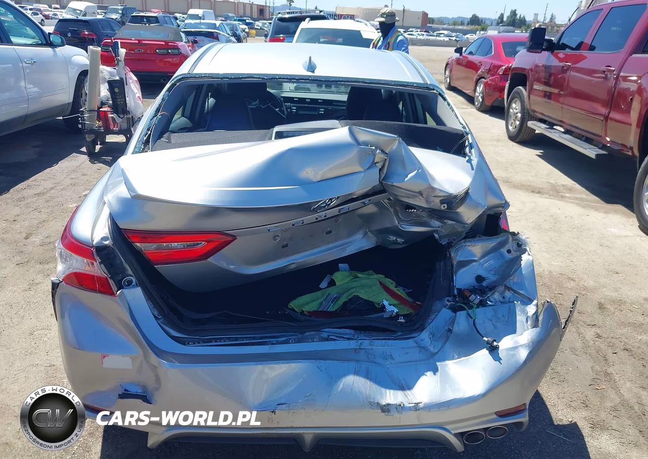 2020 Toyota Camry Se VIN:4T1G11AK4LU923124 - 16