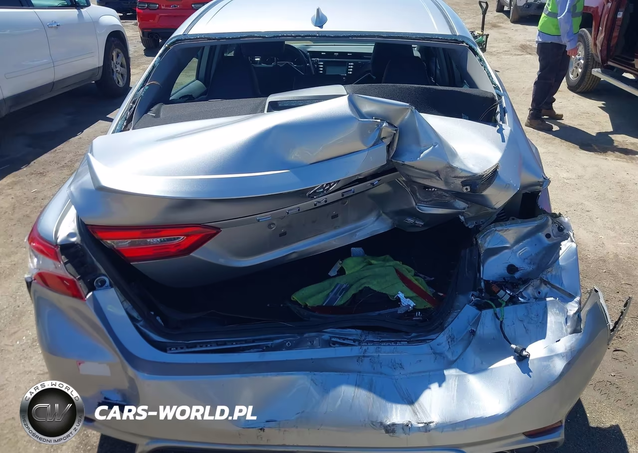 2020 Toyota Camry Se VIN:4T1G11AK4LU923124 - 17