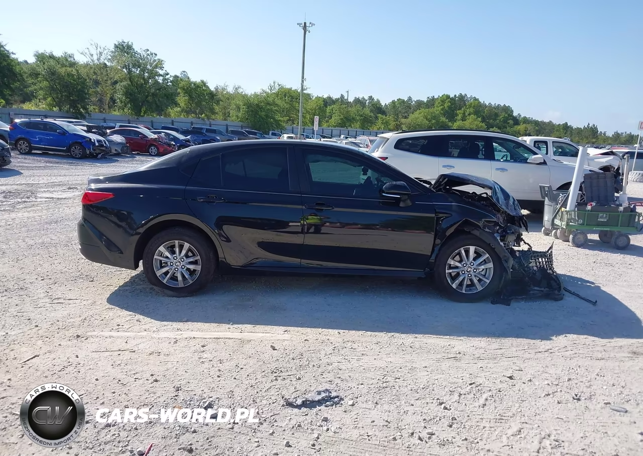 2025 Toyota Camry Le VIN:4T1DAACK6SU598474 - 13