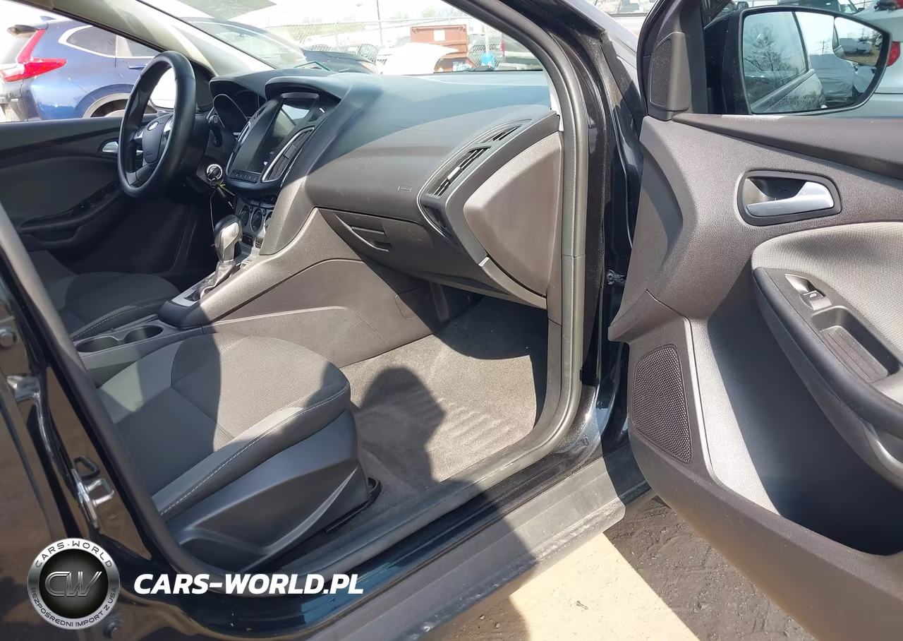 2014 Ford Focus Se VIN:1FADP3K28EL307487 - 5