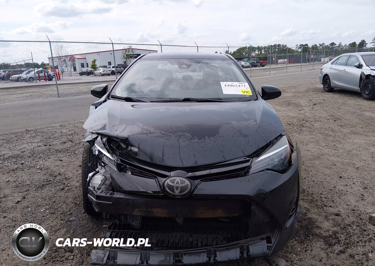 2018 Toyota Corolla Le VIN:5YFBURHE4JP803645 - 12