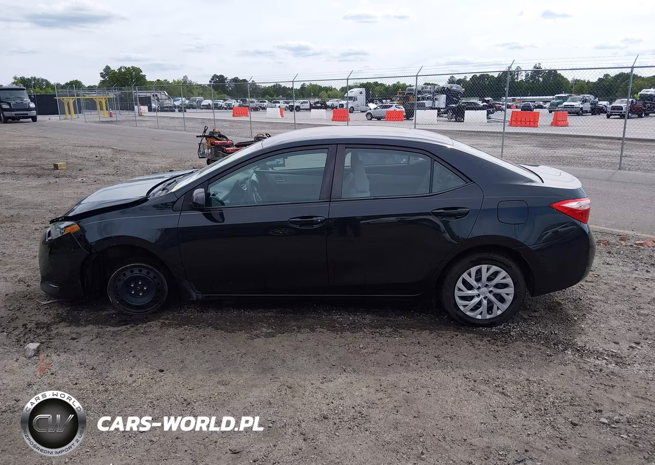 2018 Toyota Corolla Le VIN:5YFBURHE4JP803645 - 14