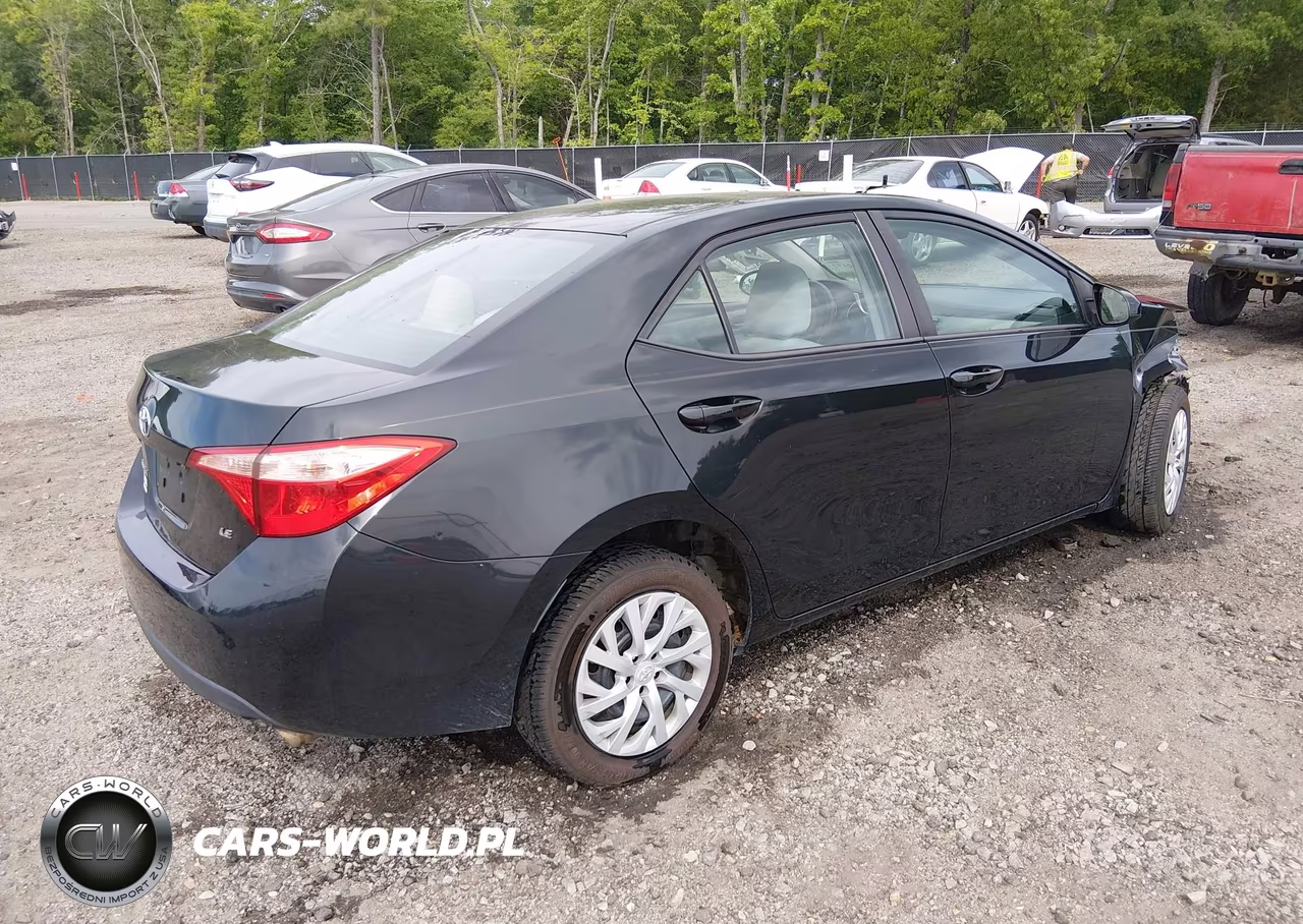 2018 Toyota Corolla Le VIN:5YFBURHE4JP803645 - 4