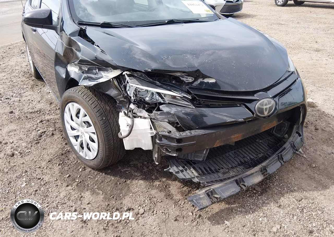 2018 Toyota Corolla Le VIN:5YFBURHE4JP803645 - 6