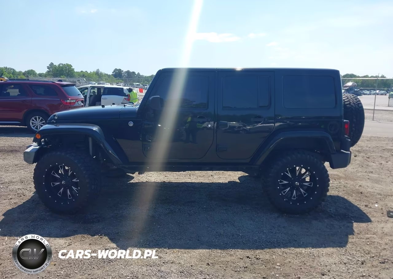 2014 Jeep Wrangler Unlimited Sahara VIN:1C4BJWEG6EL210817 - 14