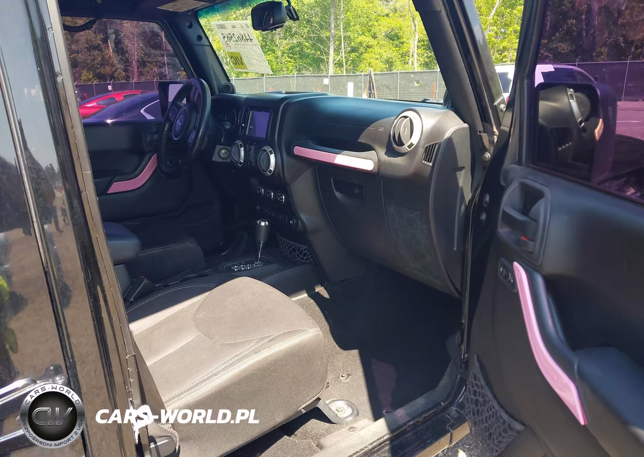 2014 Jeep Wrangler Unlimited Sahara VIN:1C4BJWEG6EL210817 - 5