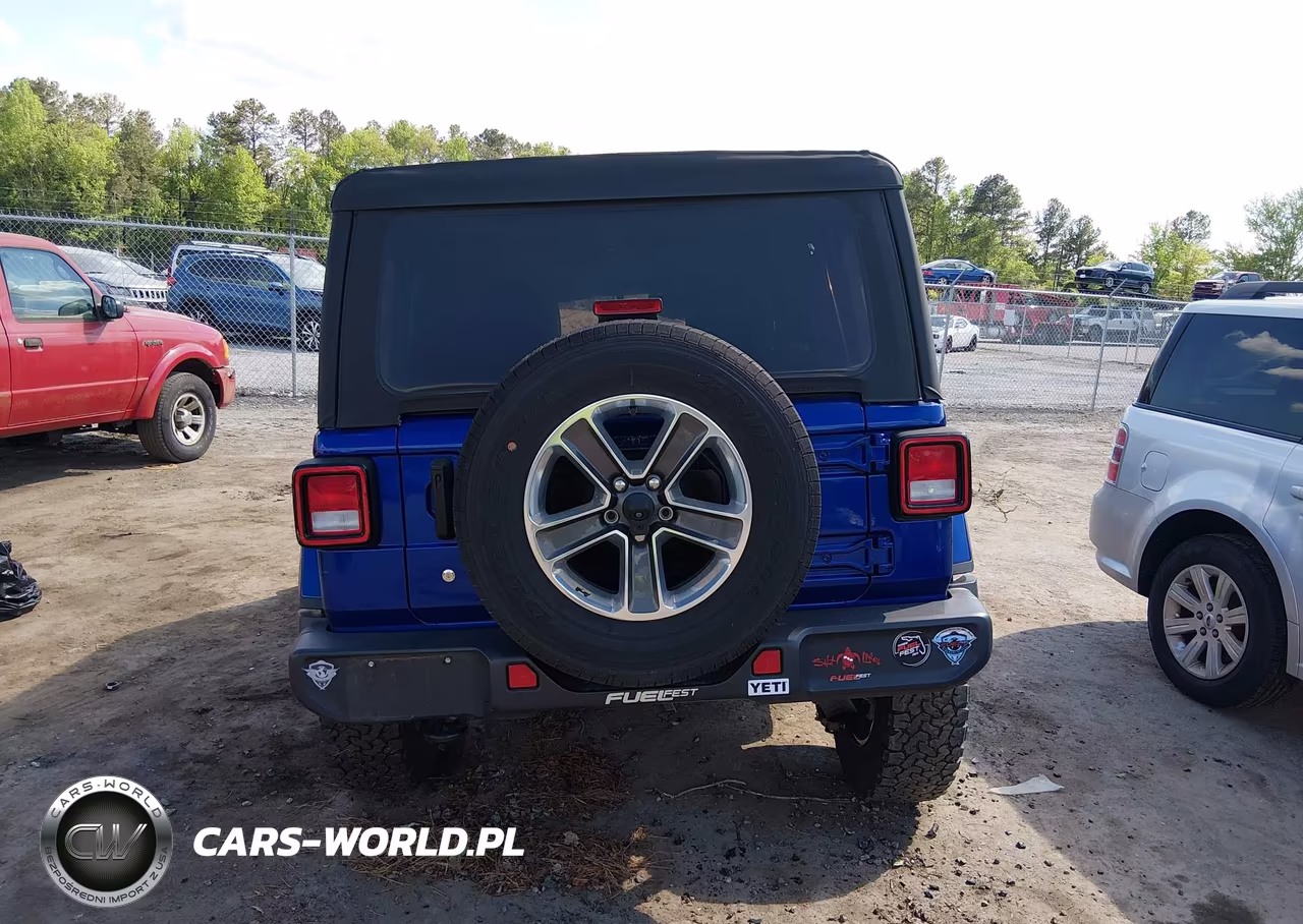2019 Jeep Wrangler Unlimited Sahara 4X4 VIN:1C4HJXEN5KW520353 - 17