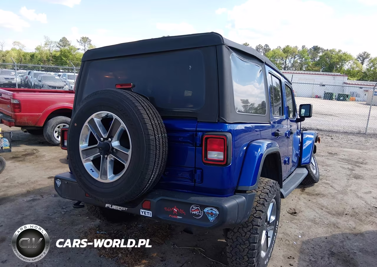 2019 Jeep Wrangler Unlimited Sahara 4X4 VIN:1C4HJXEN5KW520353 - 4