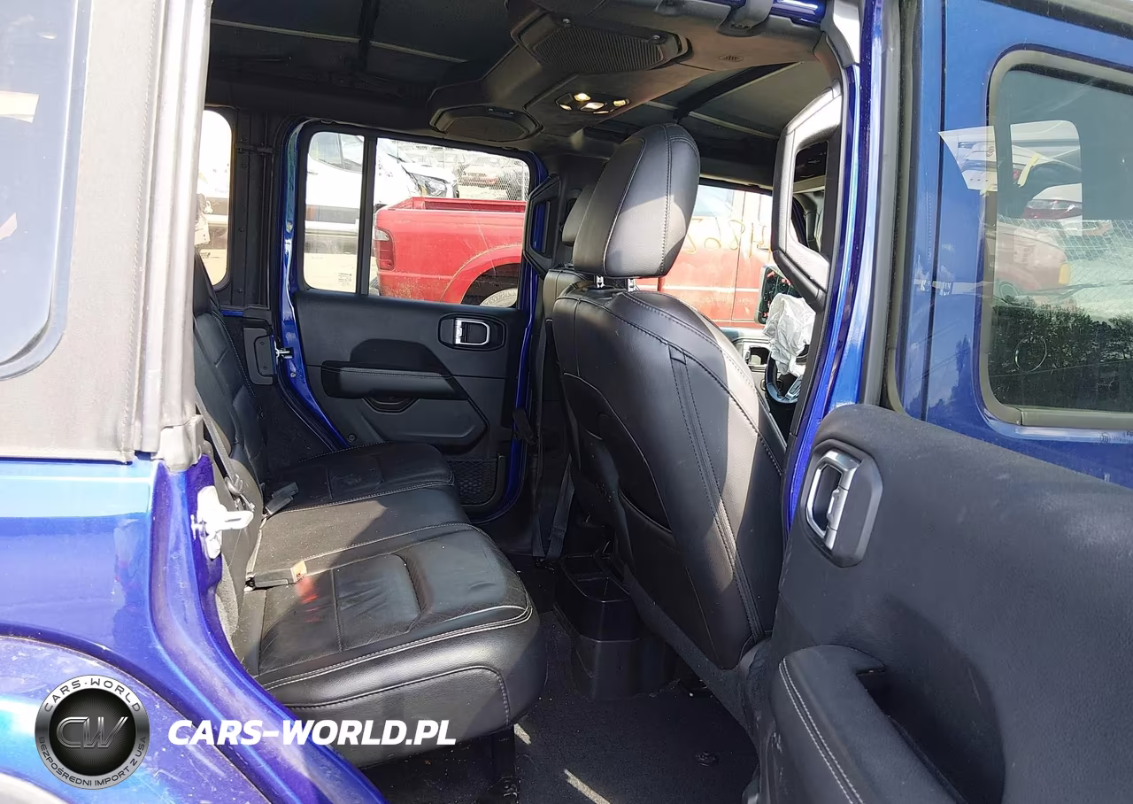 2019 Jeep Wrangler Unlimited Sahara 4X4 VIN:1C4HJXEN5KW520353 - 8