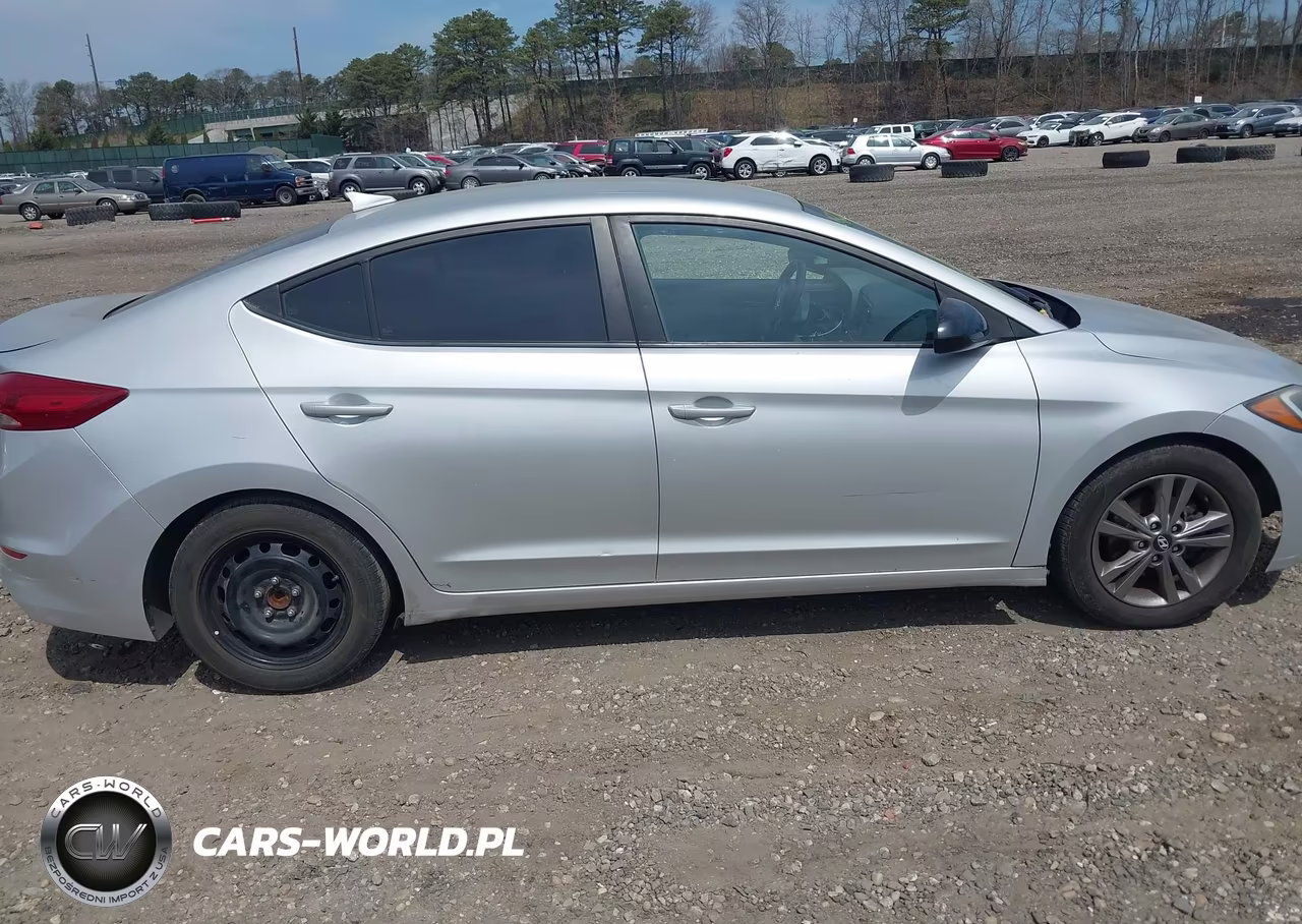 2018 Hyundai Elantra Sel VIN:5NPD84LF3JH300220 - 13