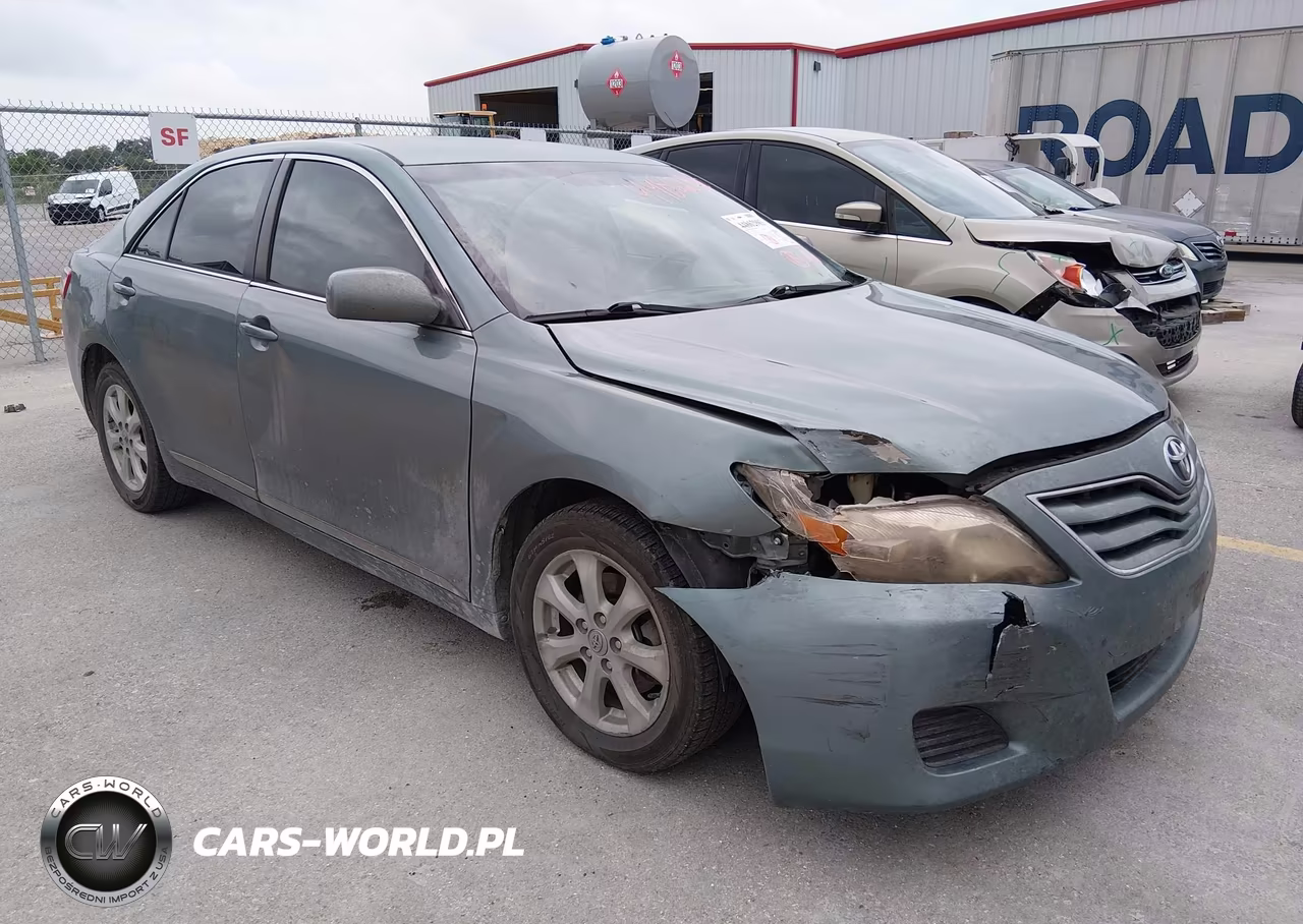 2011 Toyota Camry Le – zdjęcie 1 z 17