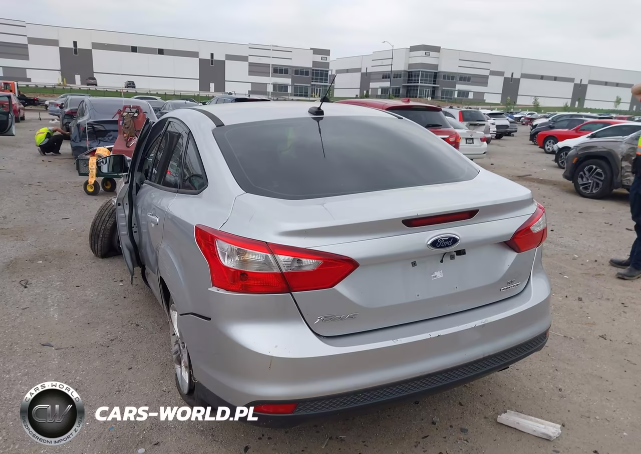 2013 Ford Focus Se VIN:1FADP3F24DL289773 - 3