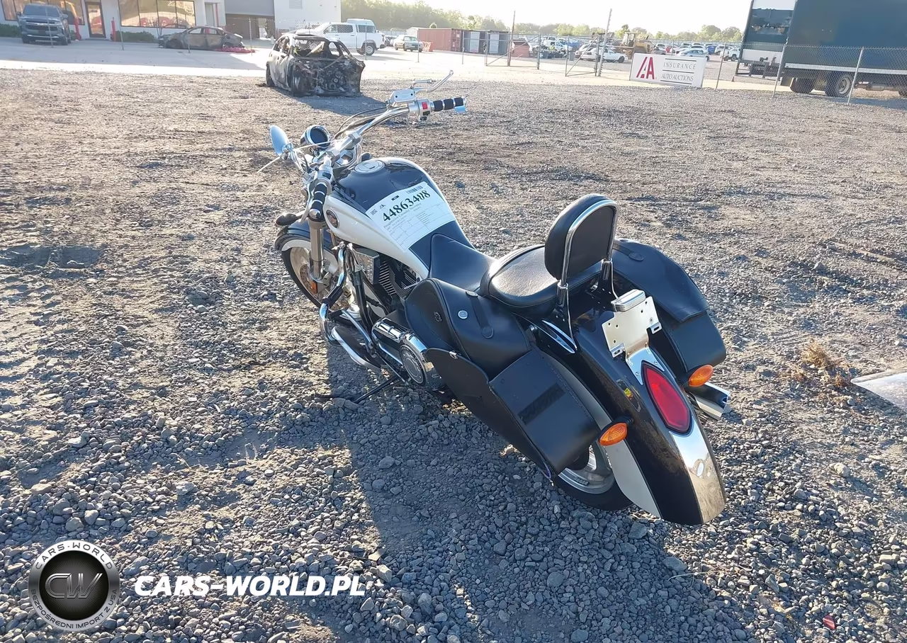 2007 Victory Motorcycles Kingpin VIN:5VPCD26D673001431 - 3