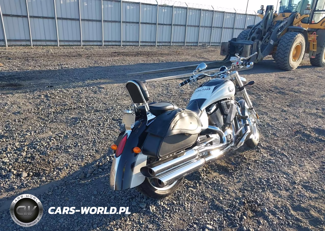 2007 Victory Motorcycles Kingpin VIN:5VPCD26D673001431 - 4