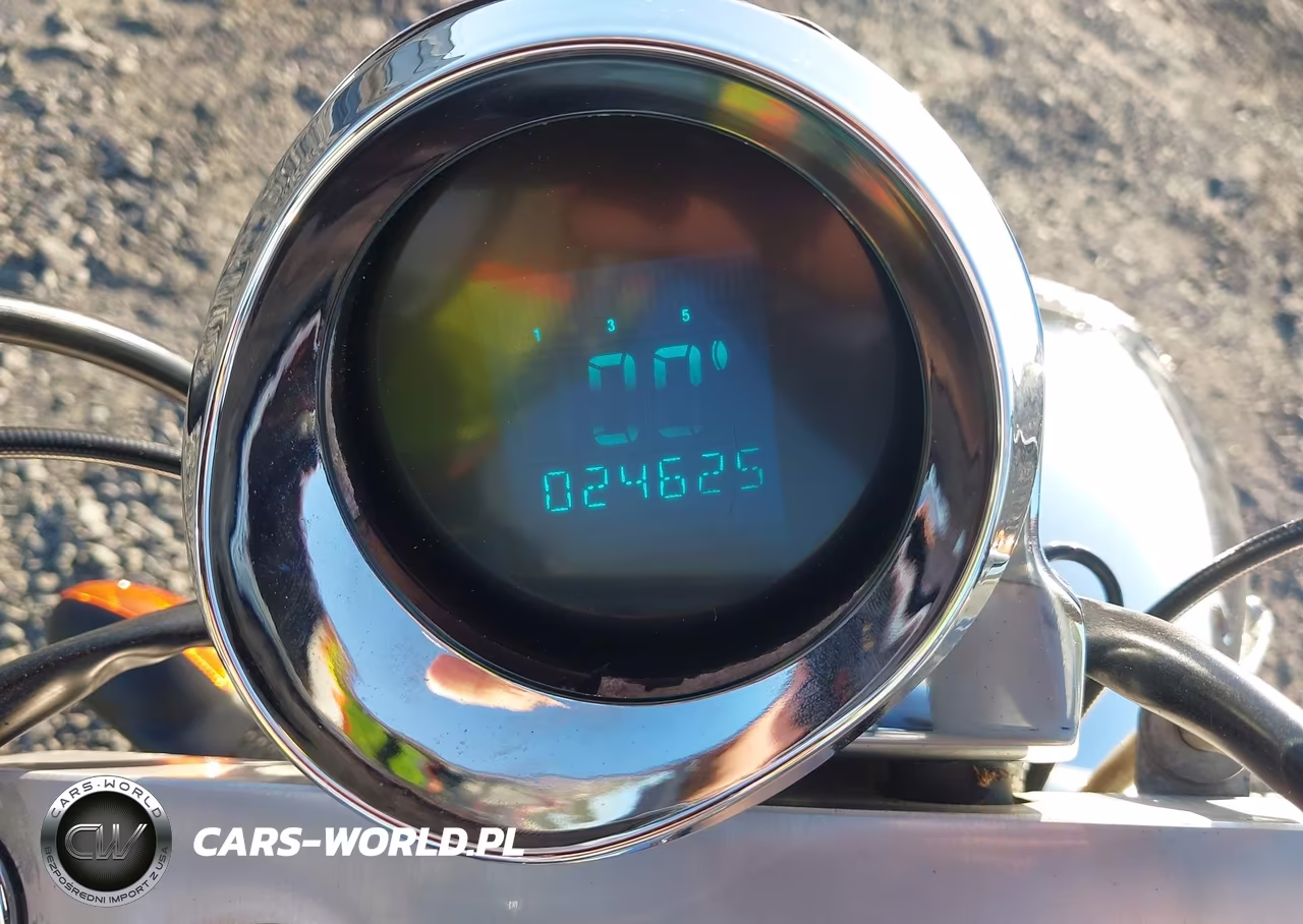 2007 Victory Motorcycles Kingpin VIN:5VPCD26D673001431 - 7