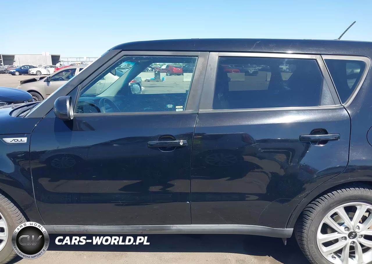2018 Kia Soul + VIN:KNDJP3A59J7540628 - 14