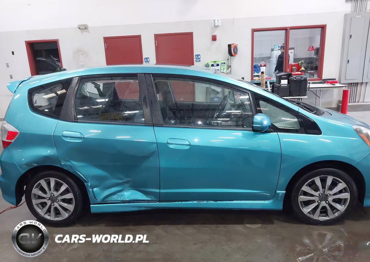 2012 Honda Fit Sport VIN:JHMGE8H58CC008654 - 13