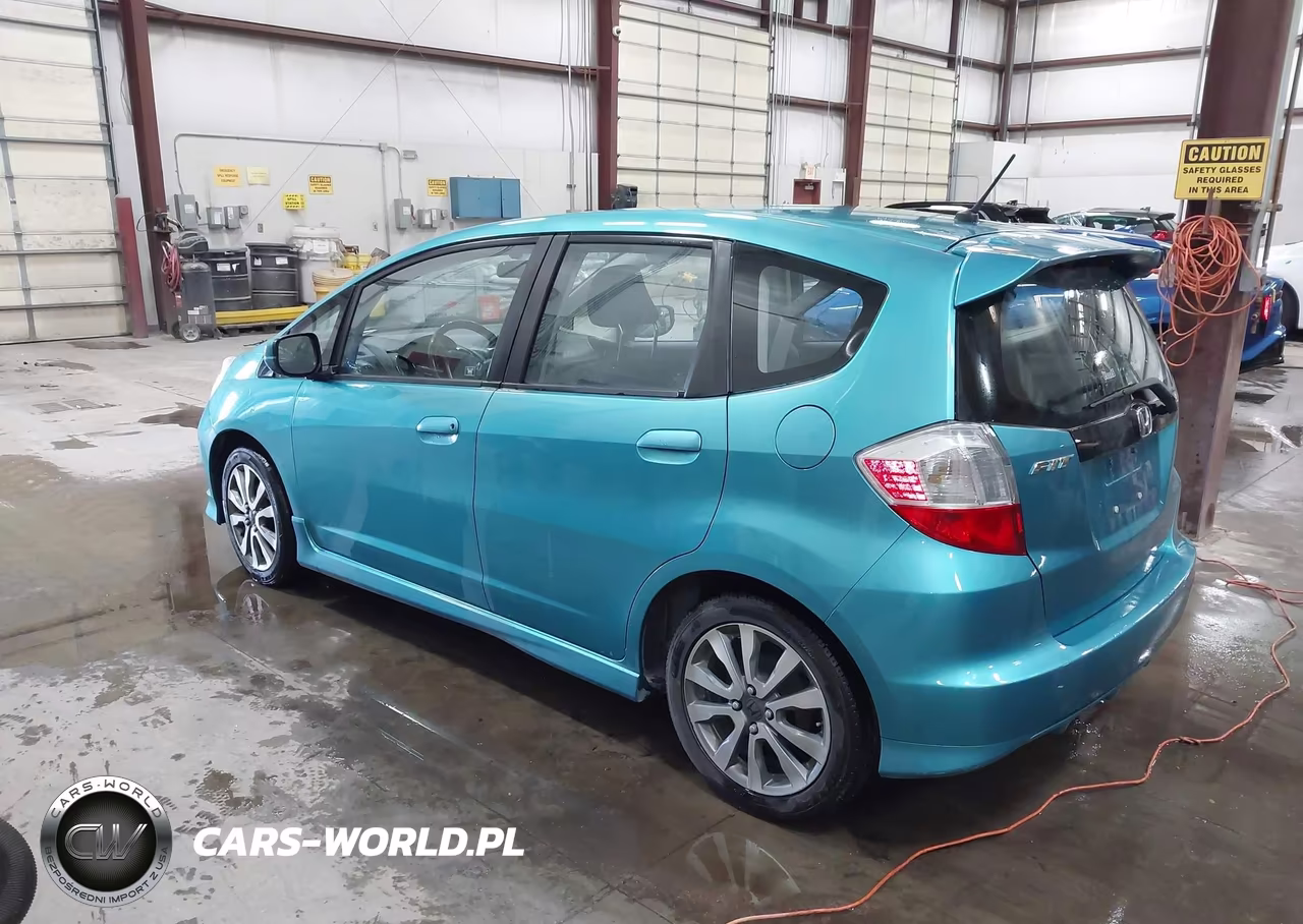 2012 Honda Fit Sport VIN:JHMGE8H58CC008654 - 3