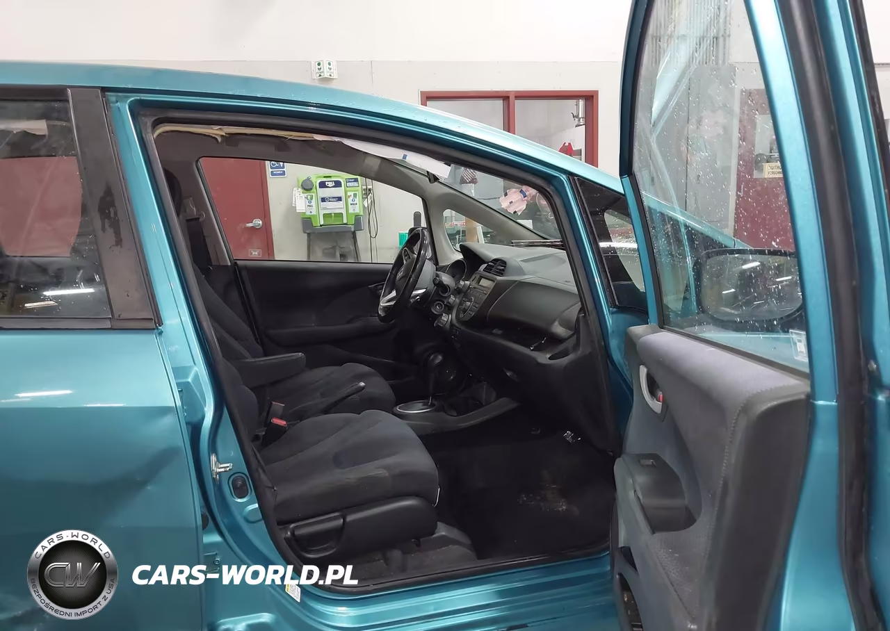 2012 Honda Fit Sport VIN:JHMGE8H58CC008654 - 5