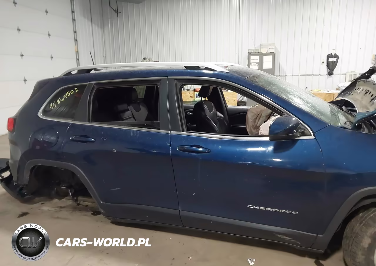2018 Jeep Cherokee Latitude Plus 4X4 VIN:1C4PJMLB8JD578972 - 14