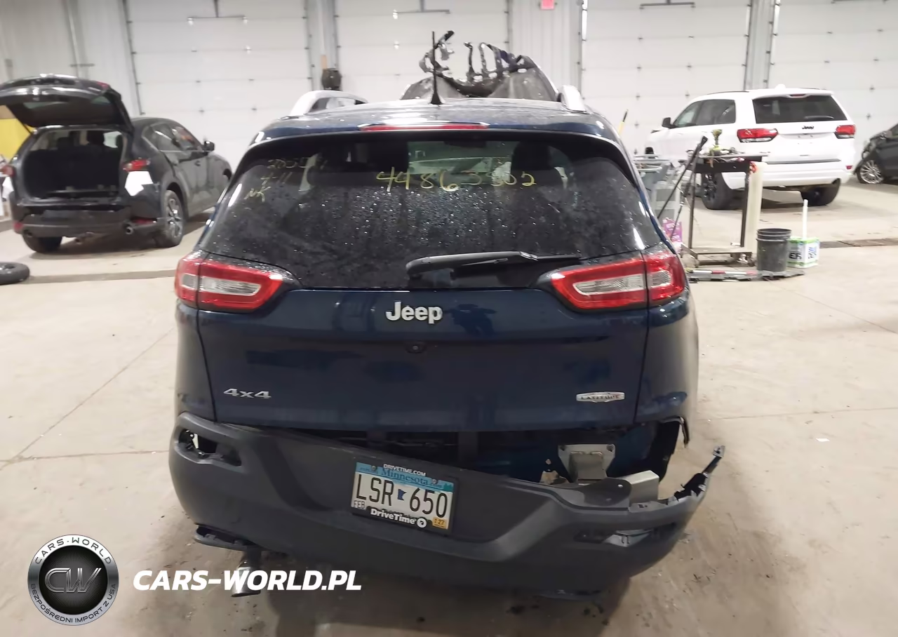 2018 Jeep Cherokee Latitude Plus 4X4 VIN:1C4PJMLB8JD578972 - 17