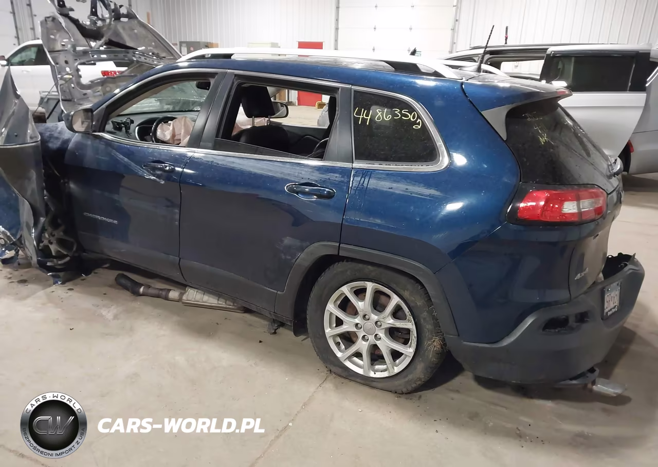 2018 Jeep Cherokee Latitude Plus 4X4 VIN:1C4PJMLB8JD578972 - 3