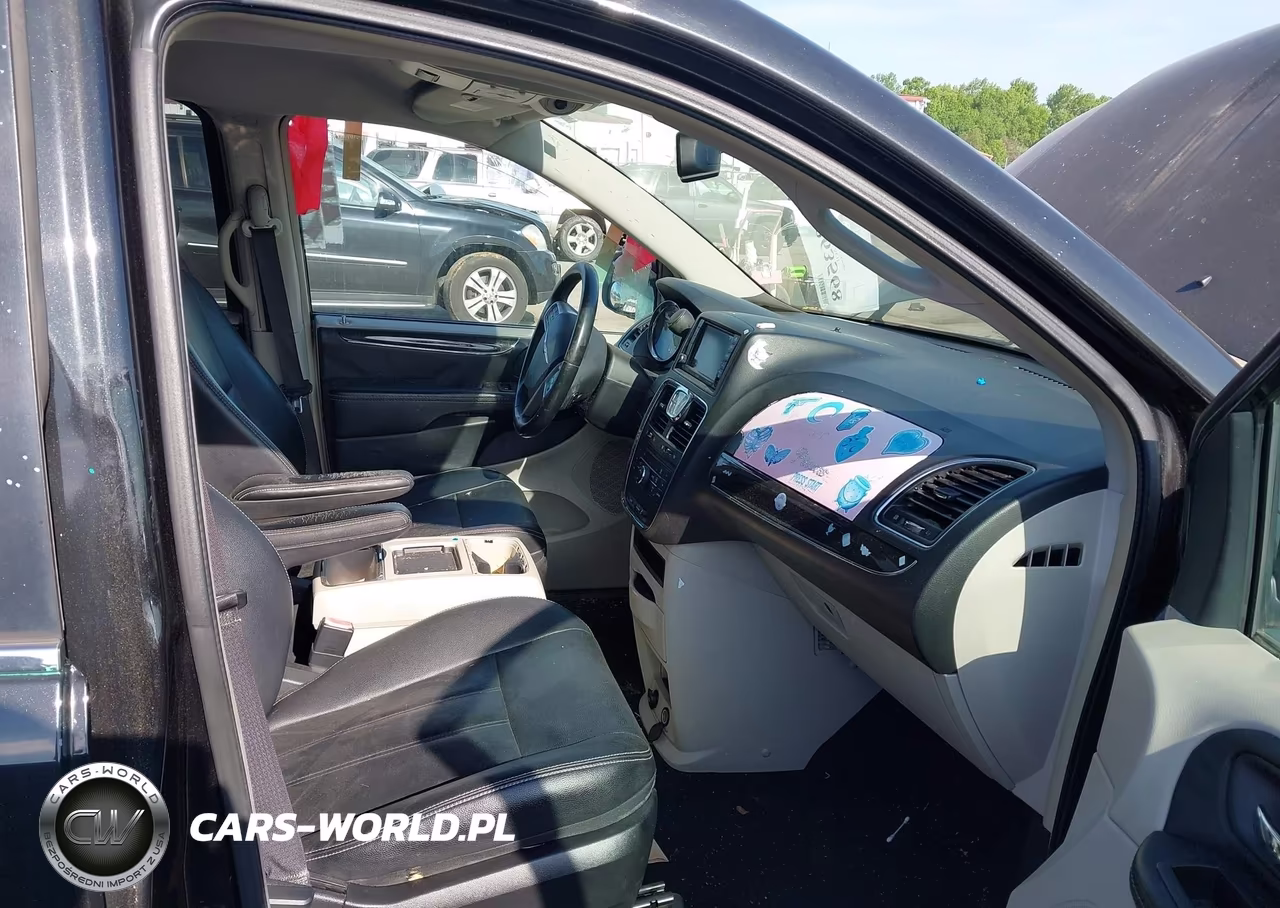 2016 Chrysler Town & Country Touring VIN:2C4RC1BG0GR148602 - 5