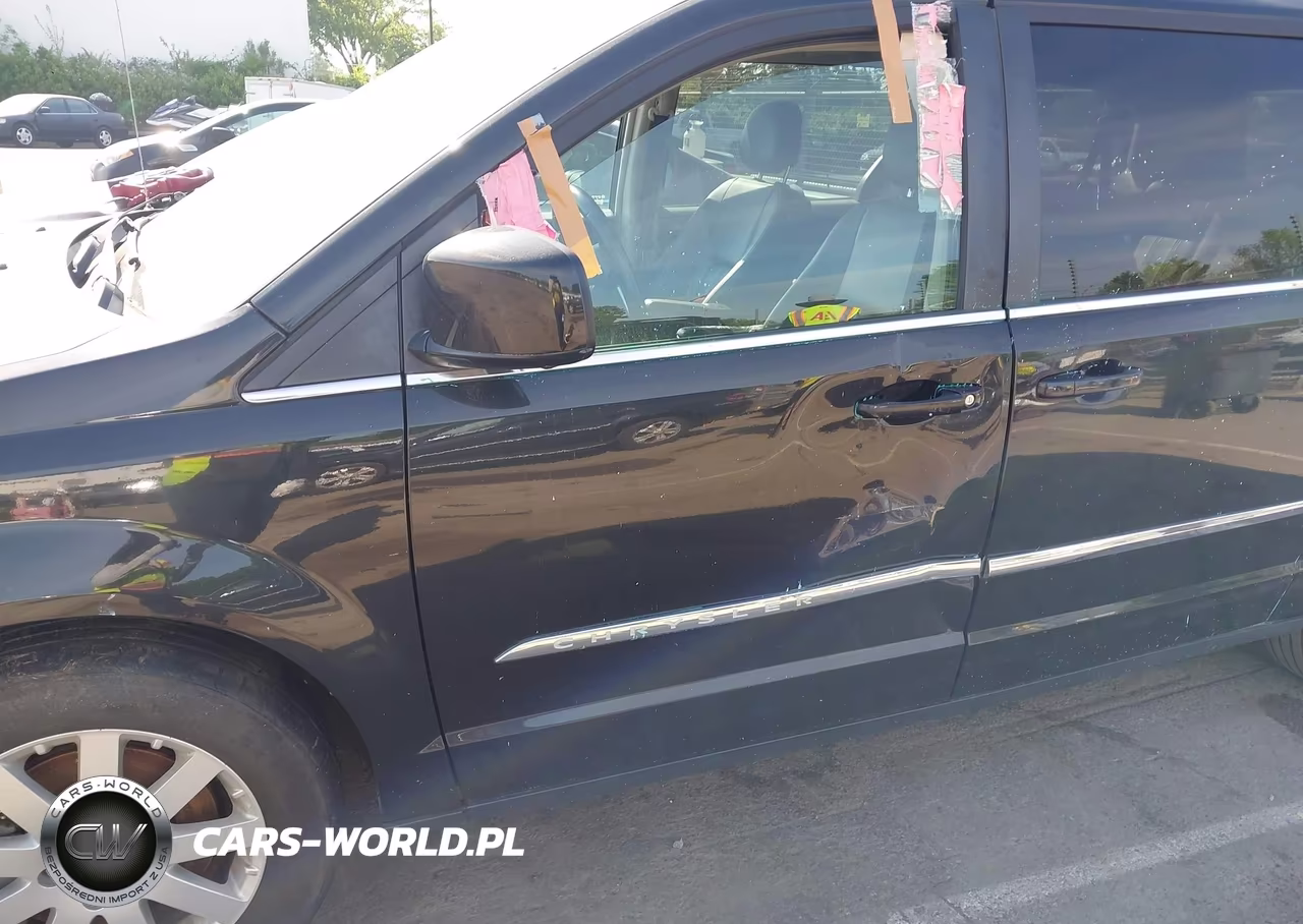 2016 Chrysler Town & Country Touring VIN:2C4RC1BG0GR148602 - 6