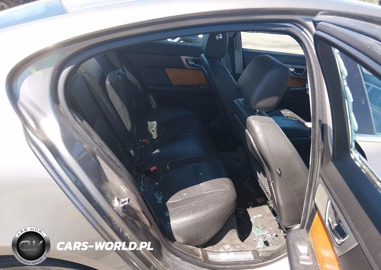 2010 Jaguar Xf VIN:SAJWA0FA5AHR65819 - 8