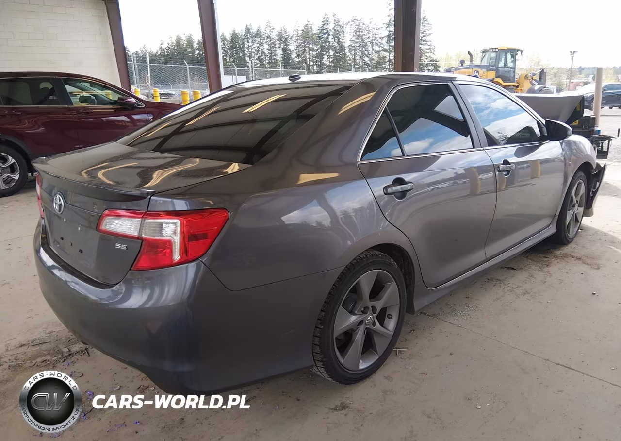 2014 Toyota Camry Se V6 VIN:4T1BK1FK9EU548933 - 4