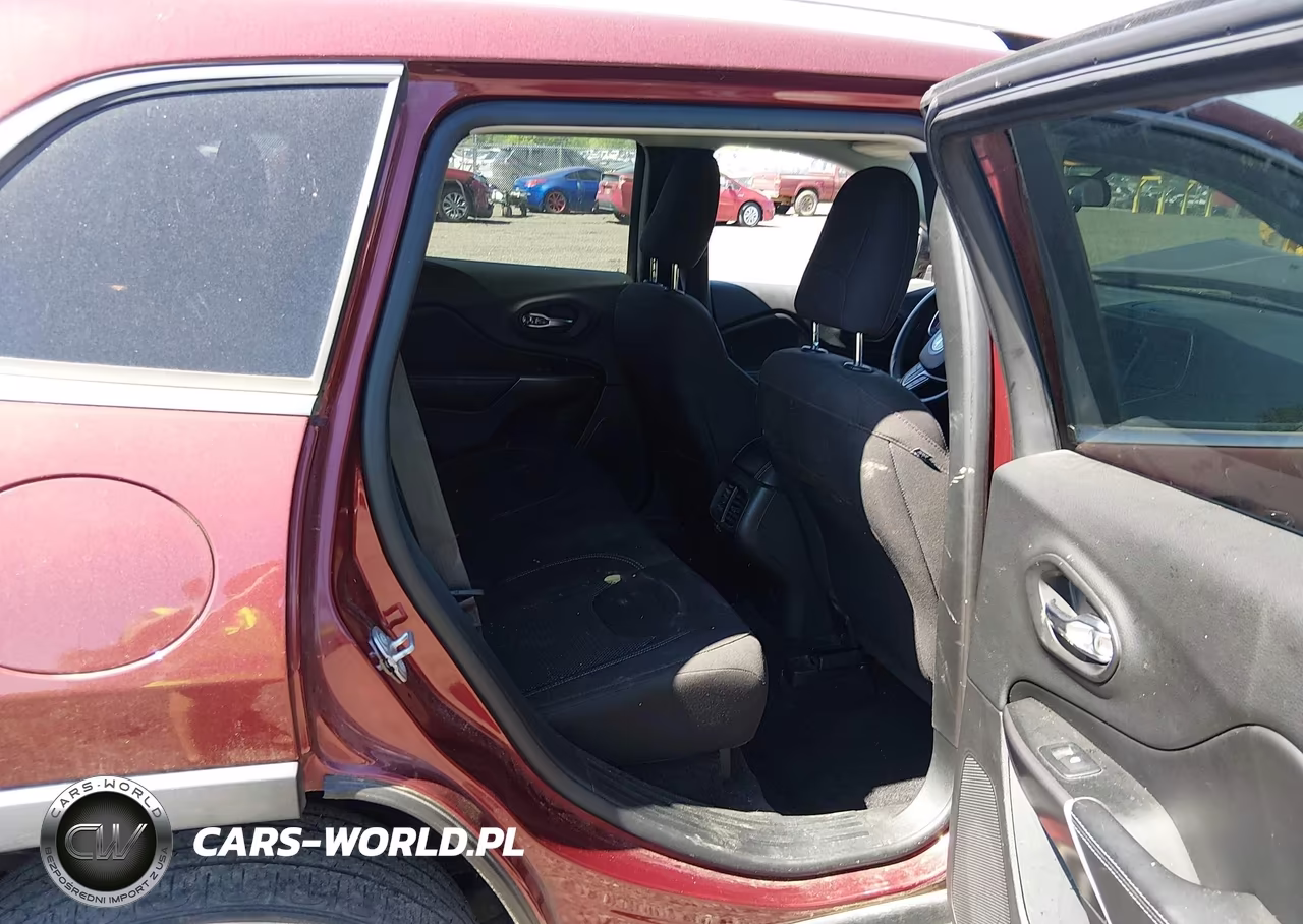 2019 Jeep Cherokee Latitude 4X4 VIN:1C4PJMCX4KD233418 - 8