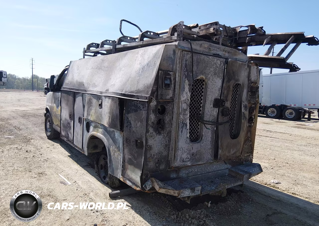 2010 Chevrolet Express Cutaway Work Van VIN:1GB3G2BGXA1118491 - 3