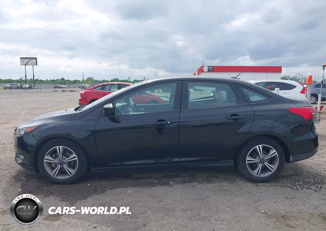 2018 Ford Focus Se VIN:1FADP3F25JL308049 - 14