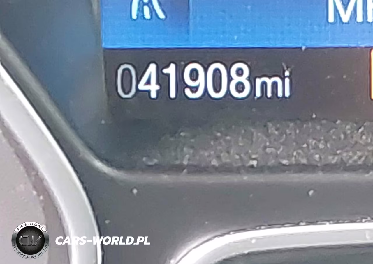 2018 Ford Focus Se VIN:1FADP3F25JL308049 - 15