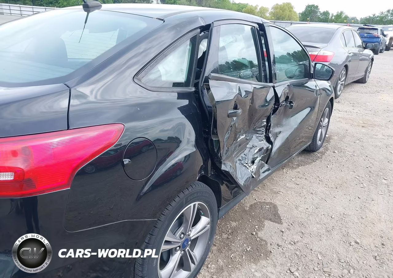 2018 Ford Focus Se VIN:1FADP3F25JL308049 - 19