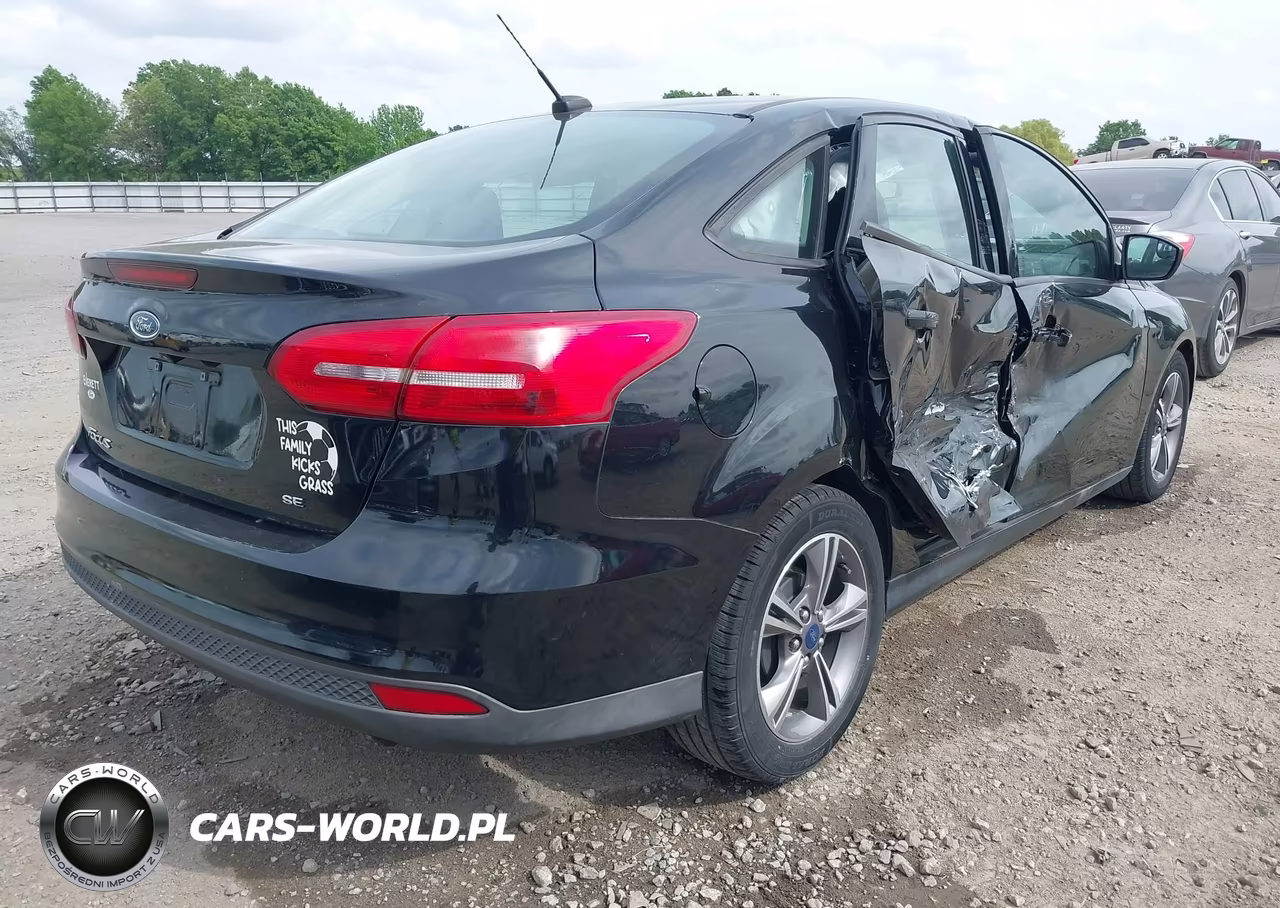 2018 Ford Focus Se VIN:1FADP3F25JL308049 - 4