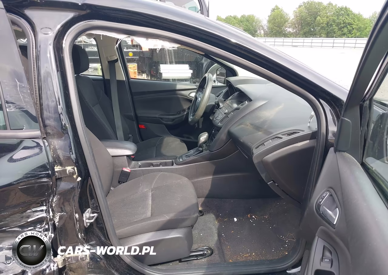 2018 Ford Focus Se VIN:1FADP3F25JL308049 - 5