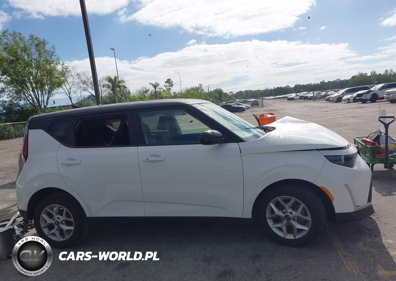 2023 Kia Soul S VIN:KNDJ23AU9P7214830 - 13