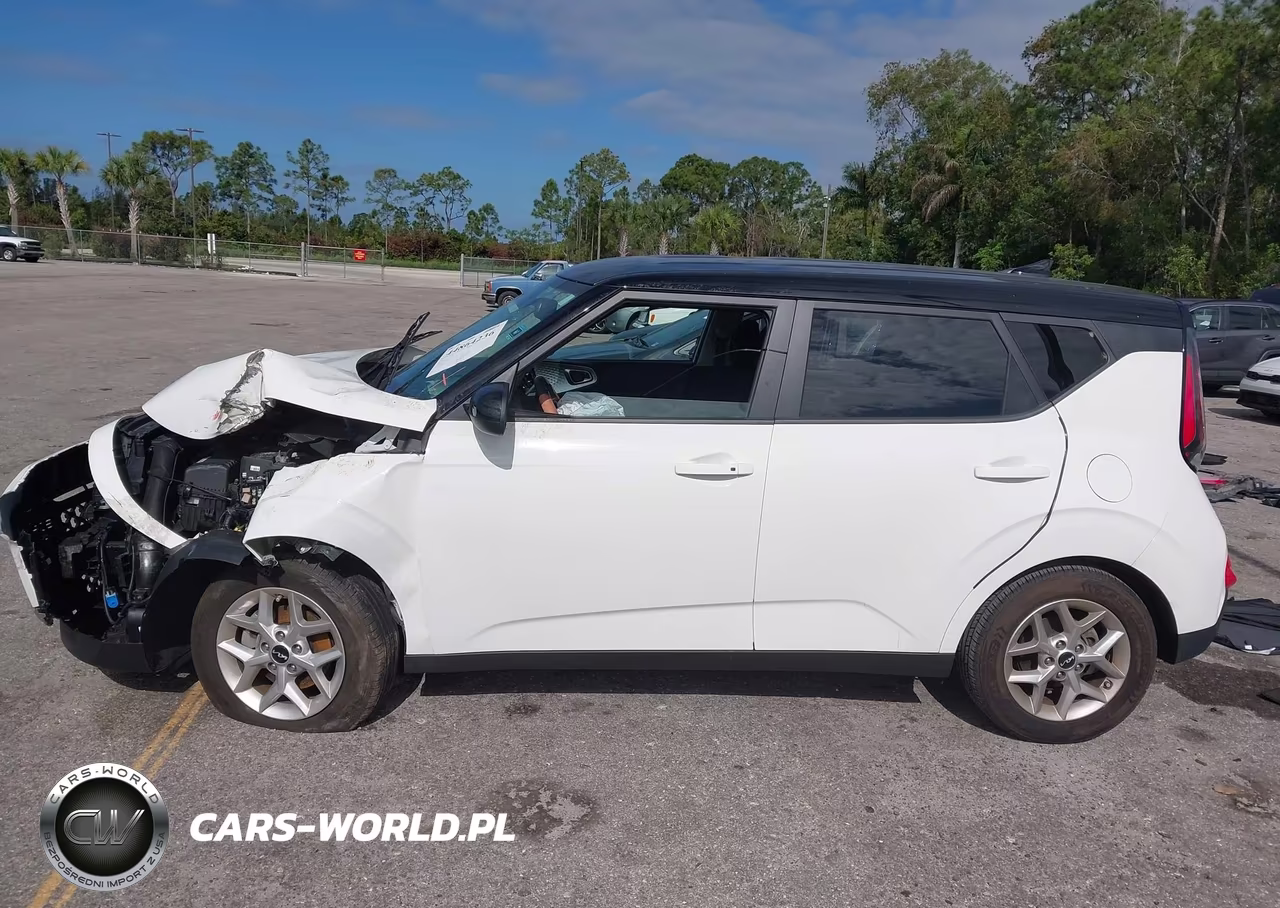 2023 Kia Soul S VIN:KNDJ23AU9P7214830 - 14