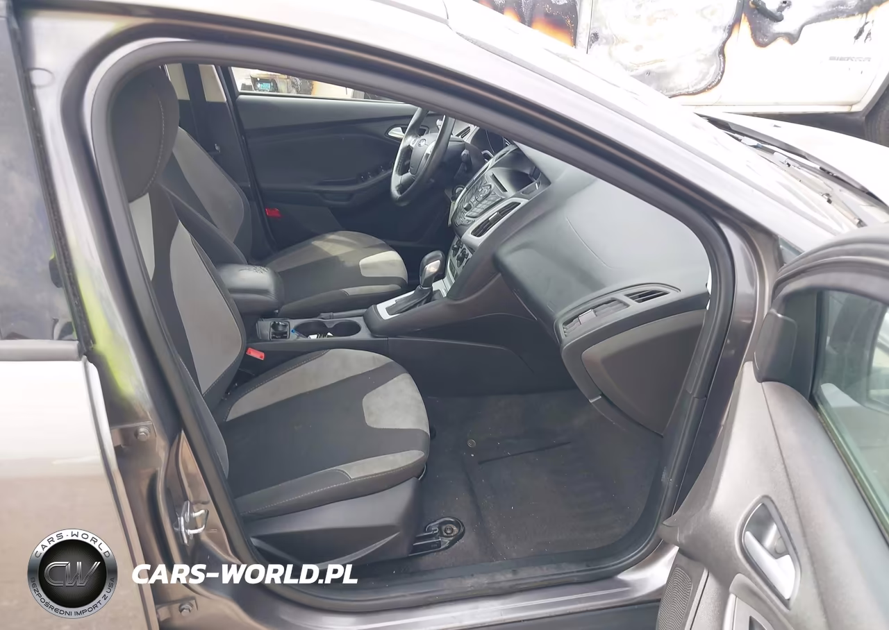 2014 Ford Focus Se VIN:1FADP3F24EL461480 - 5